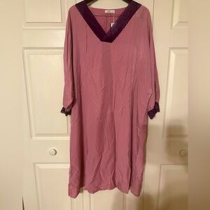 We beautiful queen women’s gown size 3x NWT